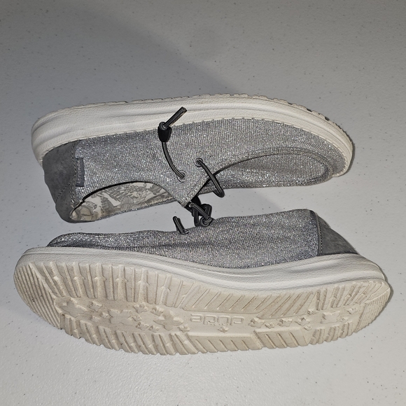 Hey Dude Wendy Stretch Sparkling Gray Size US6/ Euro 37 Comfy, Fun, Trendy VGUC - Picture 8 of 16
